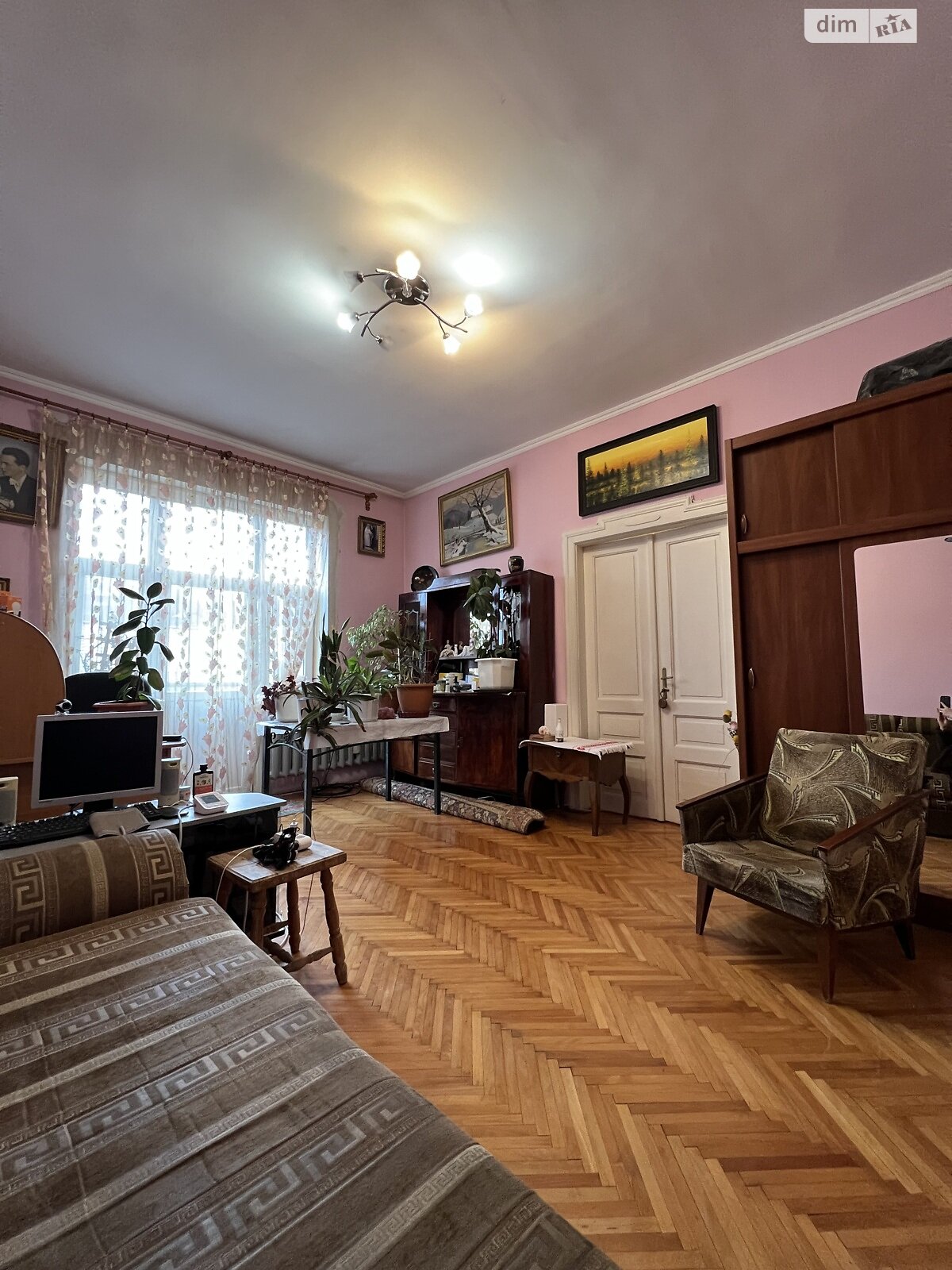 Продажа четырехкомнатной квартиры в Ужгороде, на ул. Берчени, район Центр фото 1 Продажа четырехкомнатной квартиры в Ужгороде, на ул. Берчени, район Центр фото 1