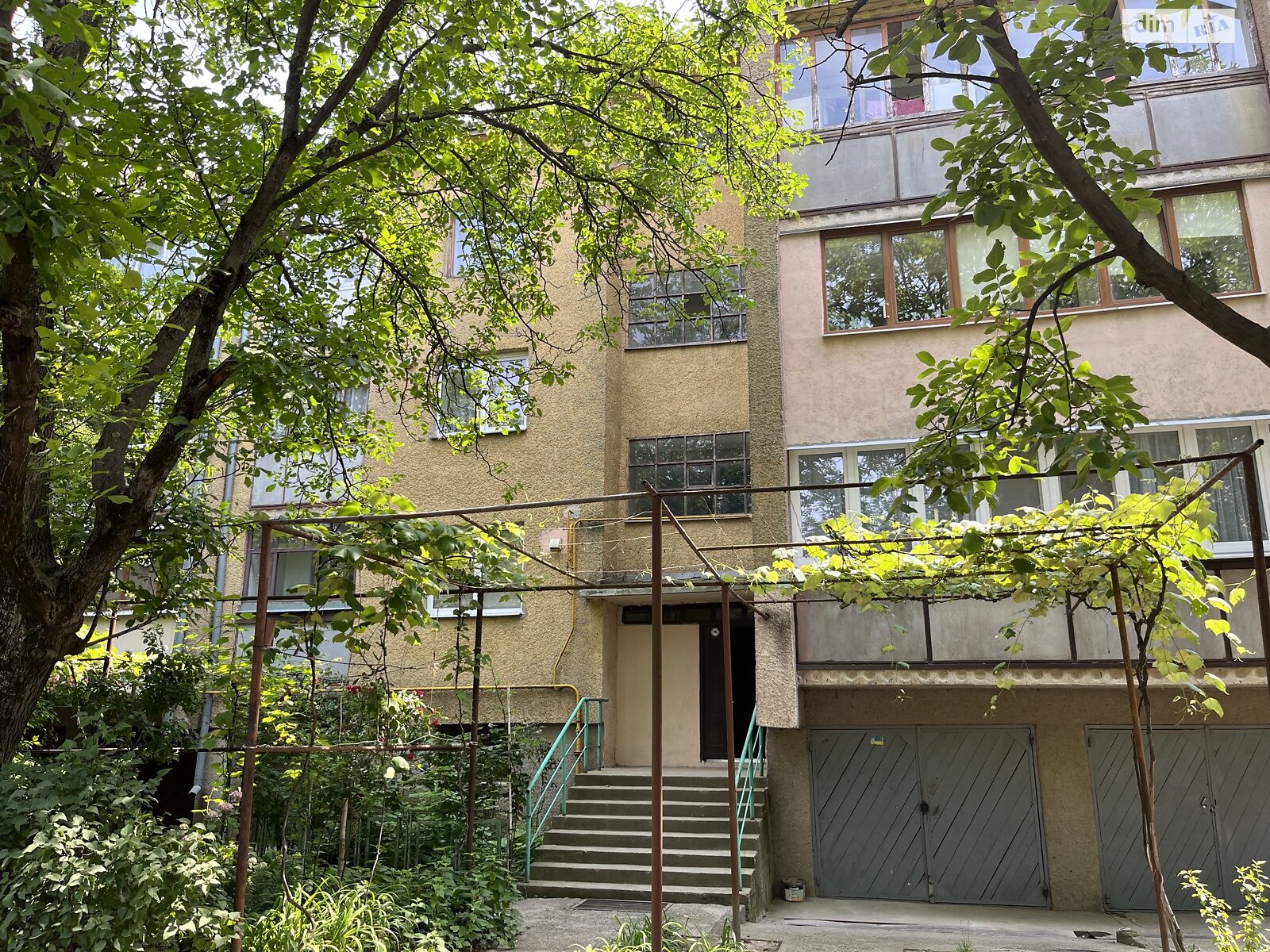 Продажа трехкомнатной квартиры в Ужгороде, на пер. Ботанический 1, район Центр фото 1