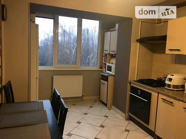 Продажа трехкомнатной квартиры в Ужгороде, на ул. Грушевского район Центр фото 1 Продажа трехкомнатной квартиры в Ужгороде, на ул. Грушевского район Центр фото 1