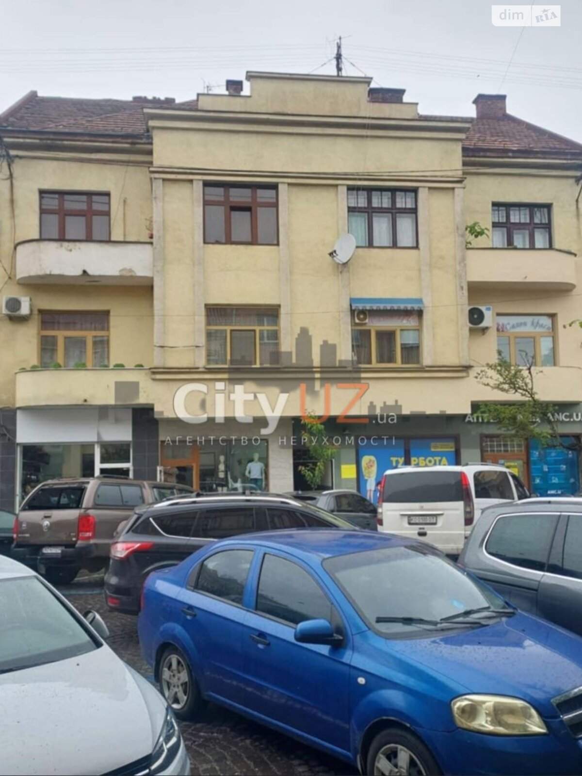 Продаж чотирикімнатної квартири в Ужгороді, на пл. Корятовича, район Центр фото 1