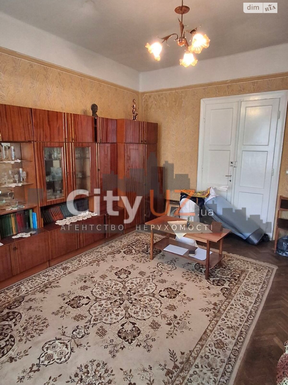 Продаж чотирикімнатної квартири в Ужгороді, на пл. Корятовича, район Центр фото 1