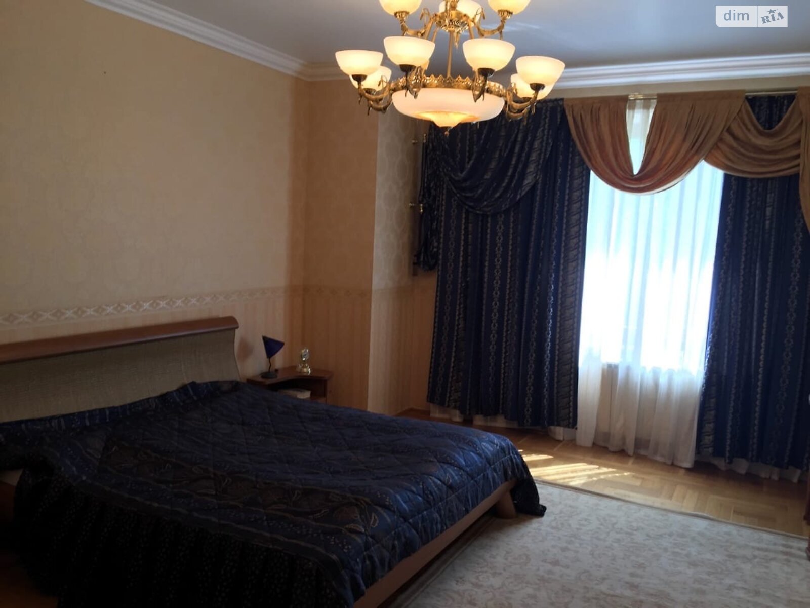Продажа пятикомнатной квартиры в Ужгороде, на наб. Независимости, район Центр фото 1