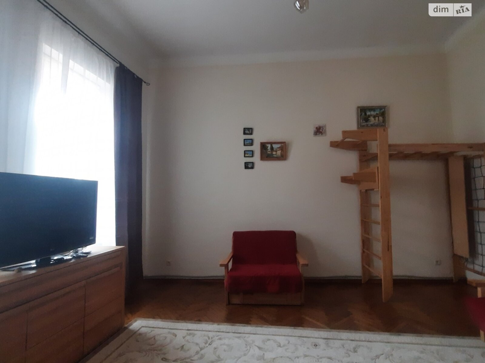Продажа трехкомнатной квартиры в Ужгороде, на пл. Петефи Шандора, район Центр фото 1