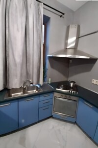Продажа трехкомнатной квартиры в Ужгороде, на пл. Петефи Шандора, район Центр фото 2
