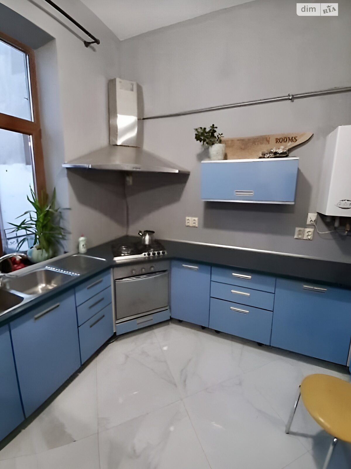 Продажа трехкомнатной квартиры в Ужгороде, на пл. Петефи Шандора, район Центр фото 1 Продажа трехкомнатной квартиры в Ужгороде, на пл. Петефи Шандора, район Центр фото 1
