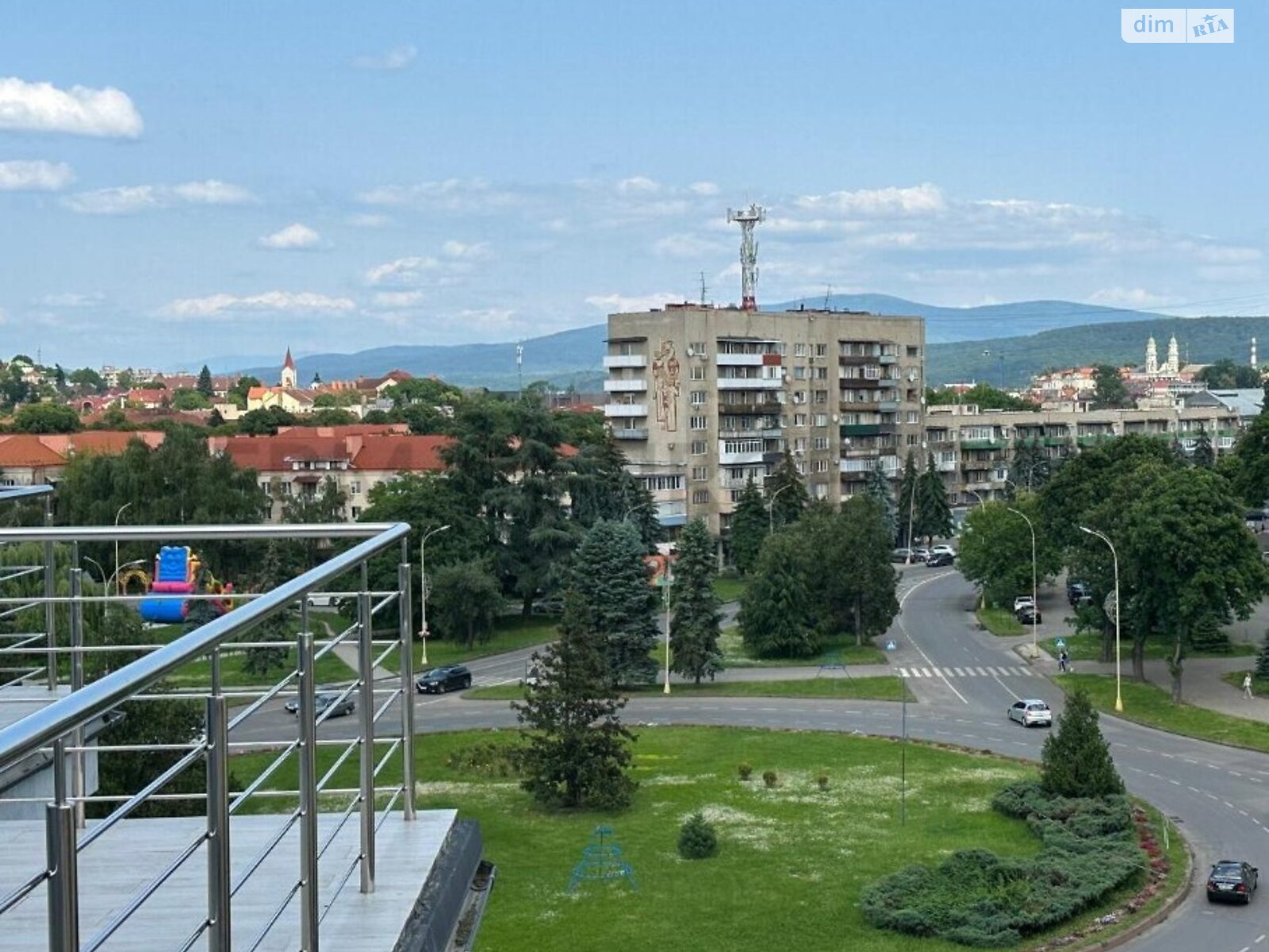 Продаж трикімнатної квартири в Ужгороді, на наб. Слов'янська, район Центр фото 1 Продаж трикімнатної квартири в Ужгороді, на наб. Слов'янська, район Центр фото 1