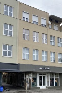 Продаж чотирикімнатної квартири в Ужгороді, на пл. Театральна, район Центр фото 2