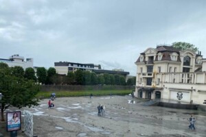 Продажа четырехкомнатной квартиры в Ужгороде, на пл. Театральная 9, район Центр фото 2
