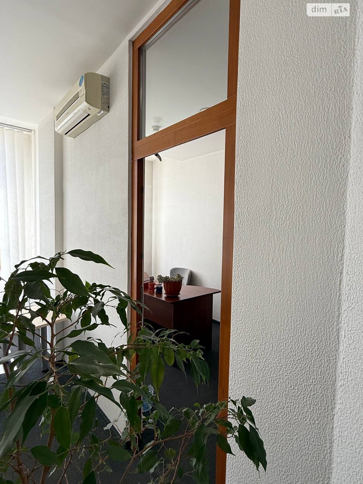 Продажа четырехкомнатной квартиры в Ужгороде, на пл. Театральная 9, район Центр фото 1 Продажа четырехкомнатной квартиры в Ужгороде, на пл. Театральная 9, район Центр фото 1