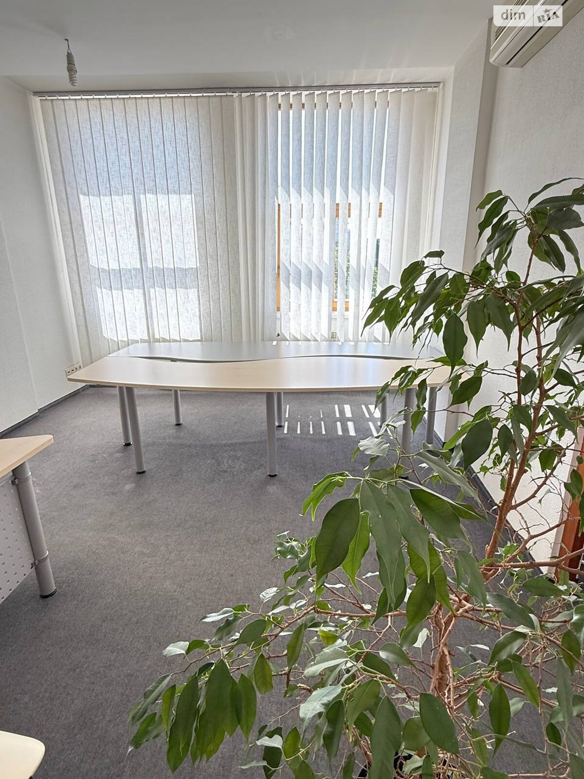 Продажа четырехкомнатной квартиры в Ужгороде, на пл. Театральная 9, район Центр фото 1 Продажа четырехкомнатной квартиры в Ужгороде, на пл. Театральная 9, район Центр фото 1
