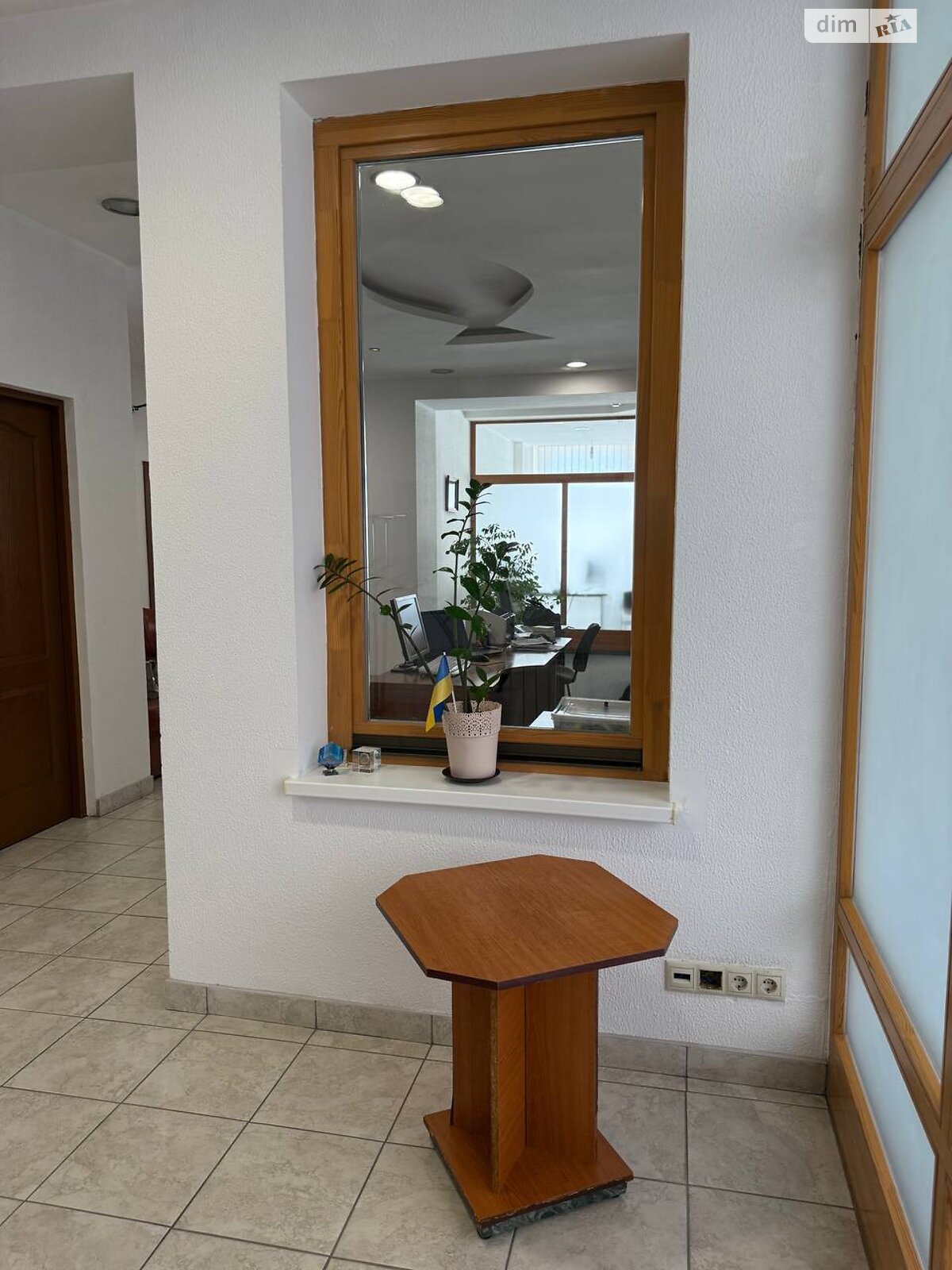 Продажа четырехкомнатной квартиры в Ужгороде, на пл. Театральная 9, район Центр фото 1 Продажа четырехкомнатной квартиры в Ужгороде, на пл. Театральная 9, район Центр фото 1