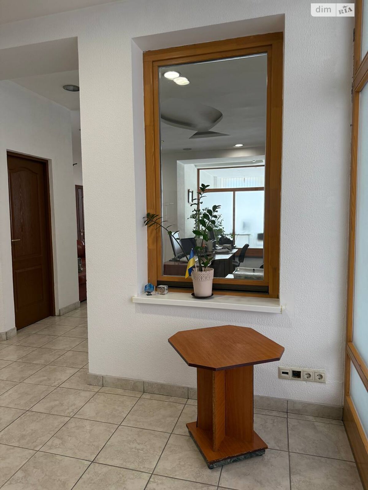 Продажа четырехкомнатной квартиры в Ужгороде, на пл. Театральная 9, район Центр фото 1 Продажа четырехкомнатной квартиры в Ужгороде, на пл. Театральная 9, район Центр фото 1