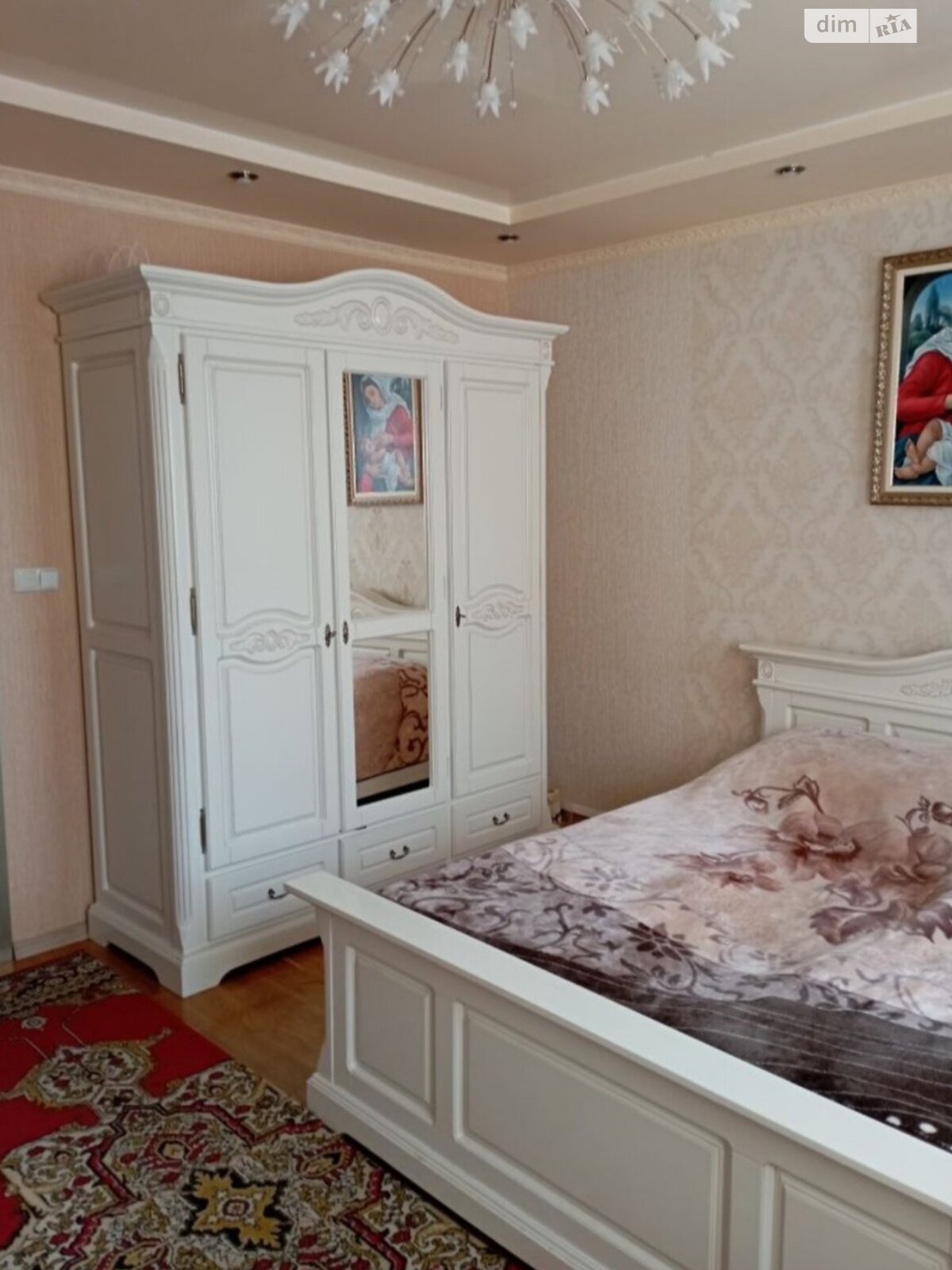 Продажа трехкомнатной квартиры в Ужгороде, на просп. Свободы 46, район Центр фото 1