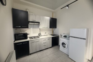 Продаж однокімнатної квартири в Ужгороді, на вул. Заньковецької 5Б, район Центр фото 2