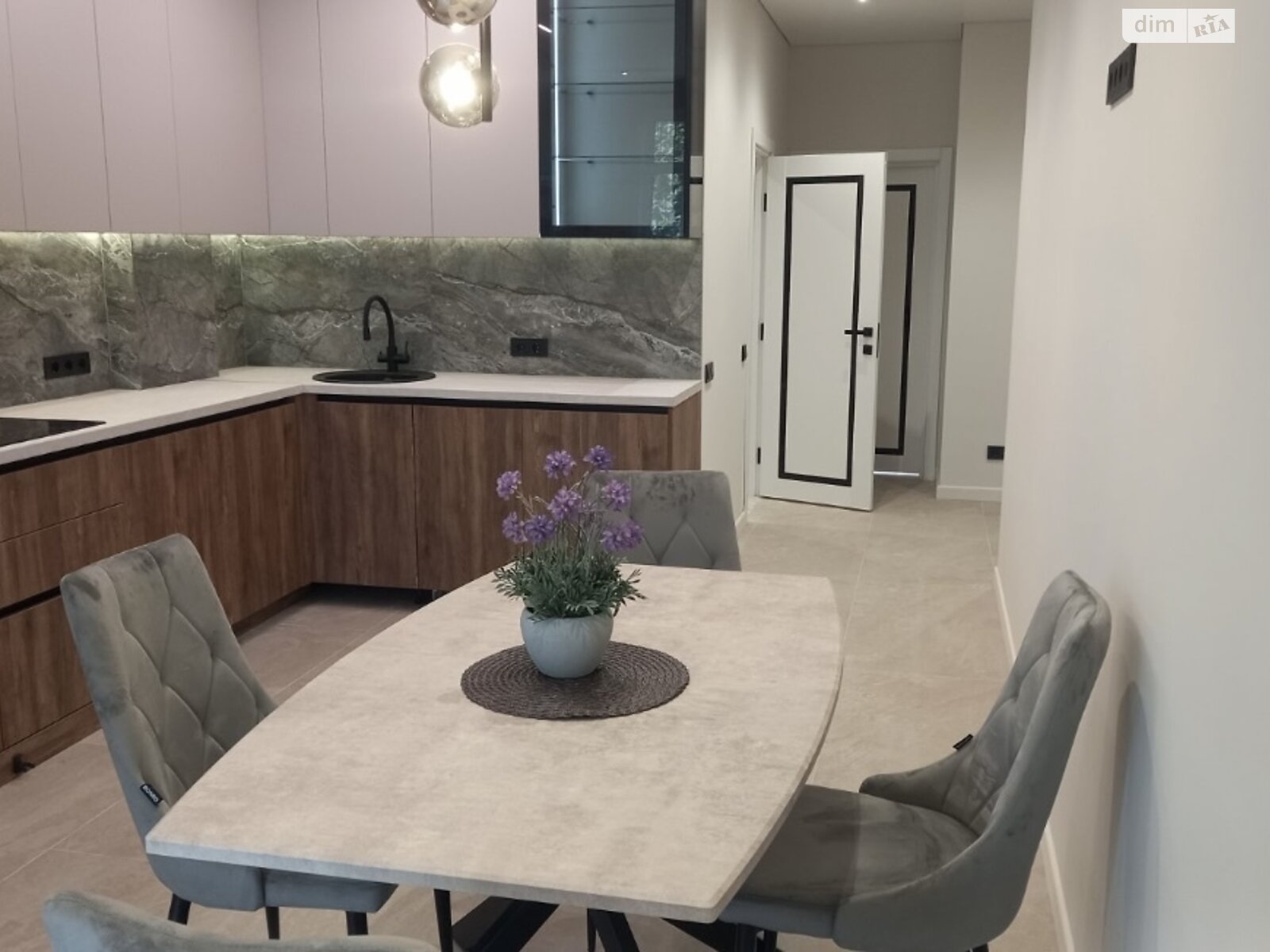 Продажа двухкомнатной квартиры в Ужгороде, на ул. Русская 41, район Вербнык фото 1 Продажа двухкомнатной квартиры в Ужгороде, на ул. Русская 41, район Вербнык фото 1