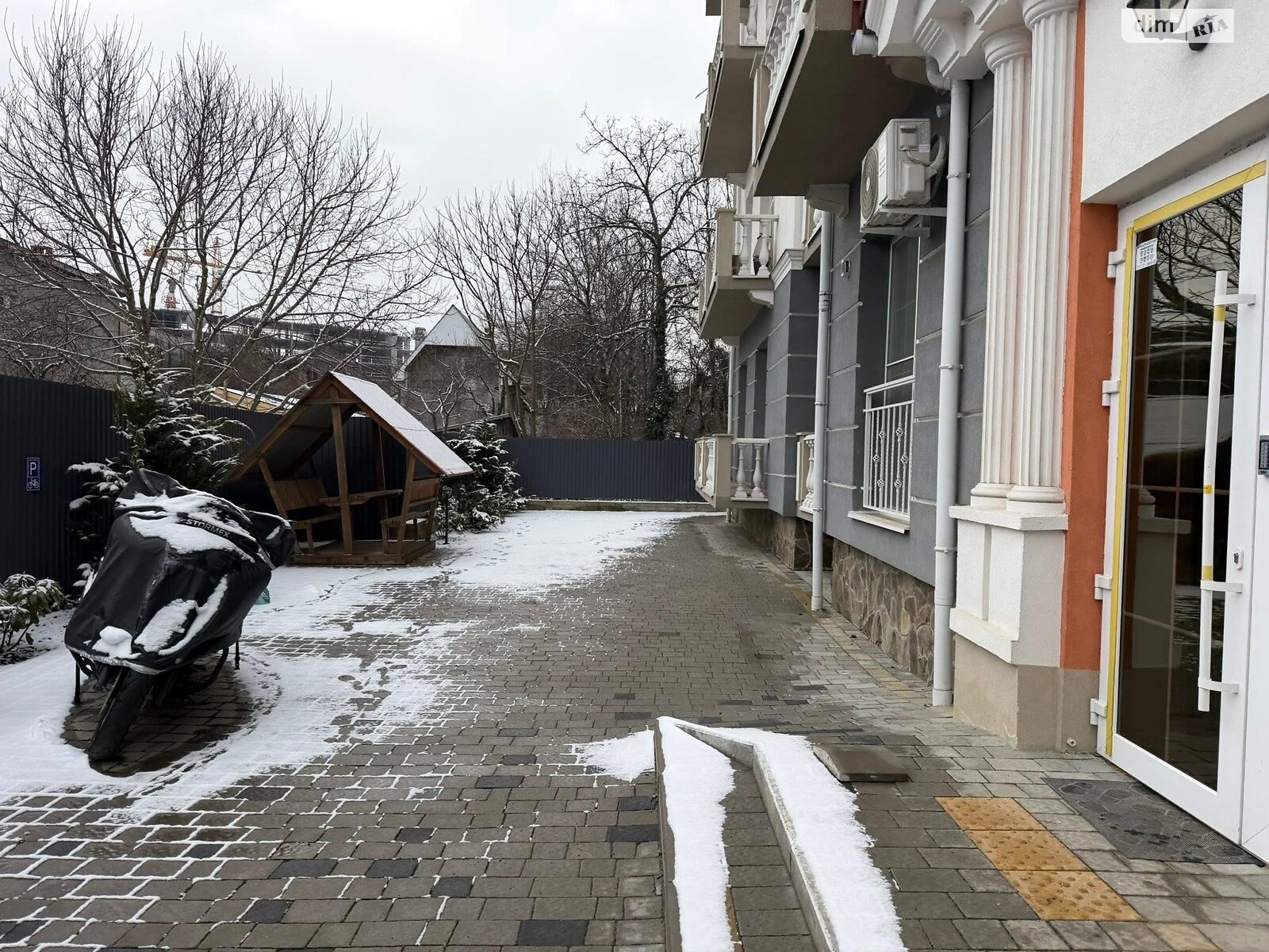 Продажа трехкомнатной квартиры в Ужгороде, на ул. Русская 30, район Вербнык фото 1