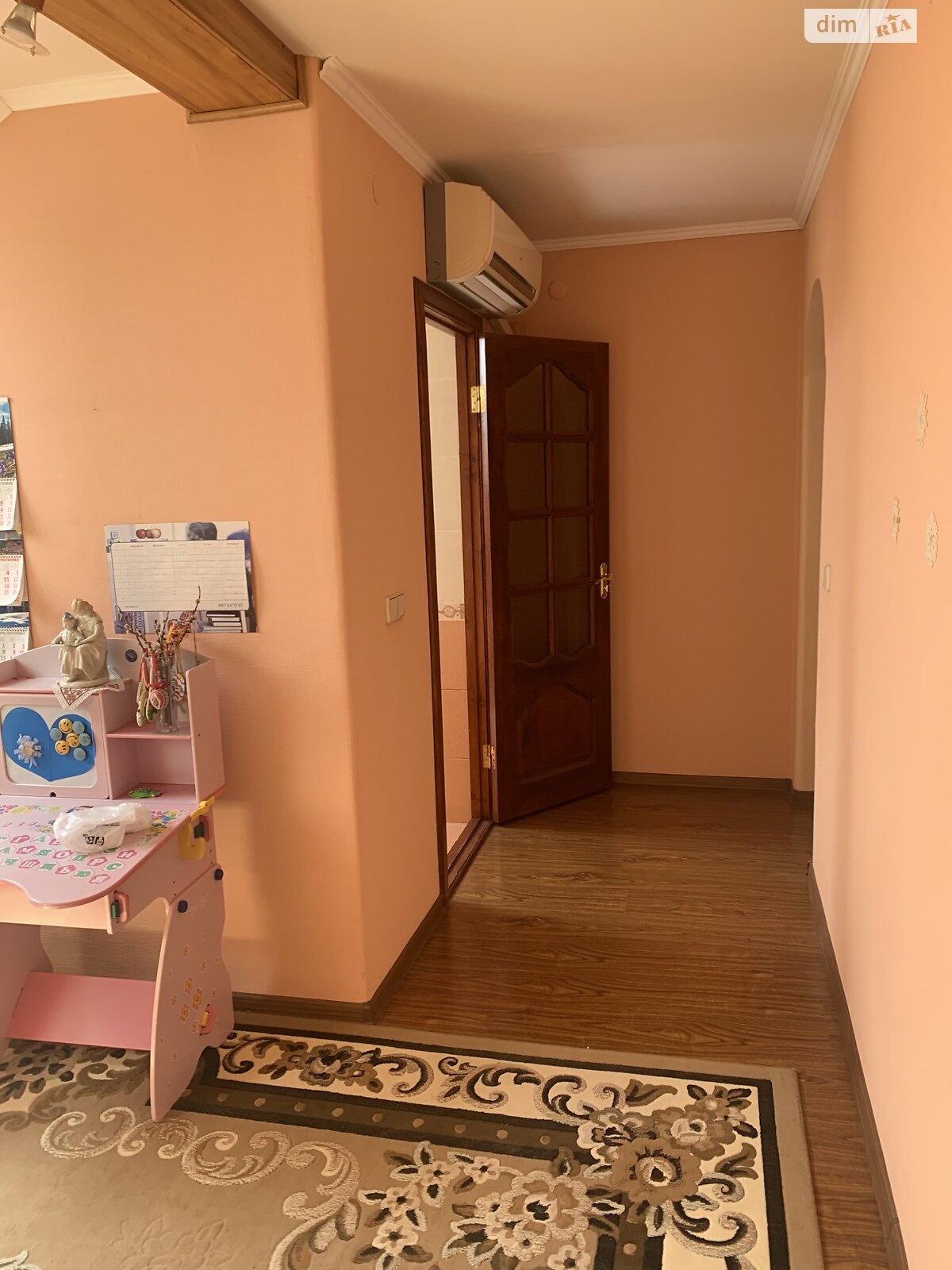 Продажа четырехкомнатной квартиры в Ужгороде, на ул. Владимирская, фото 1 Продажа четырехкомнатной квартиры в Ужгороде, на ул. Владимирская, фото 1