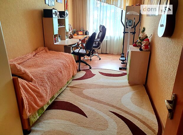 Продажа трехкомнатной квартиры в Умани, на ул. Комарова район Умань фото 1 Продажа трехкомнатной квартиры в Умани, на ул. Комарова район Умань фото 1