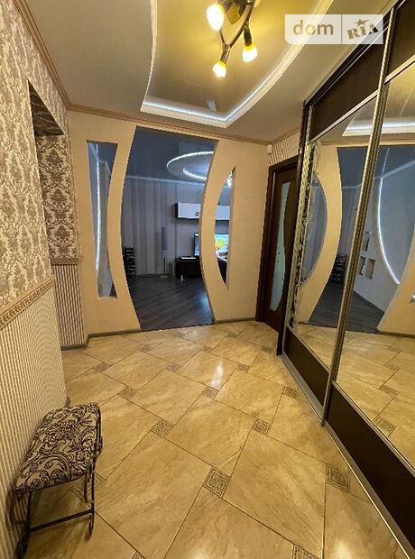 Продажа трехкомнатной квартиры в Умани, на Тищика 11 район Умань фото 1 Продажа трехкомнатной квартиры в Умани, на Тищика 11 район Умань фото 1