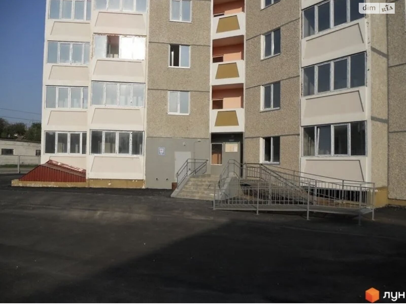 Продажа трехкомнатной квартиры в Василькове, на ул. Первого Мая 12/1, фото 1 Продажа трехкомнатной квартиры в Василькове, на ул. Первого Мая 12/1, фото 1