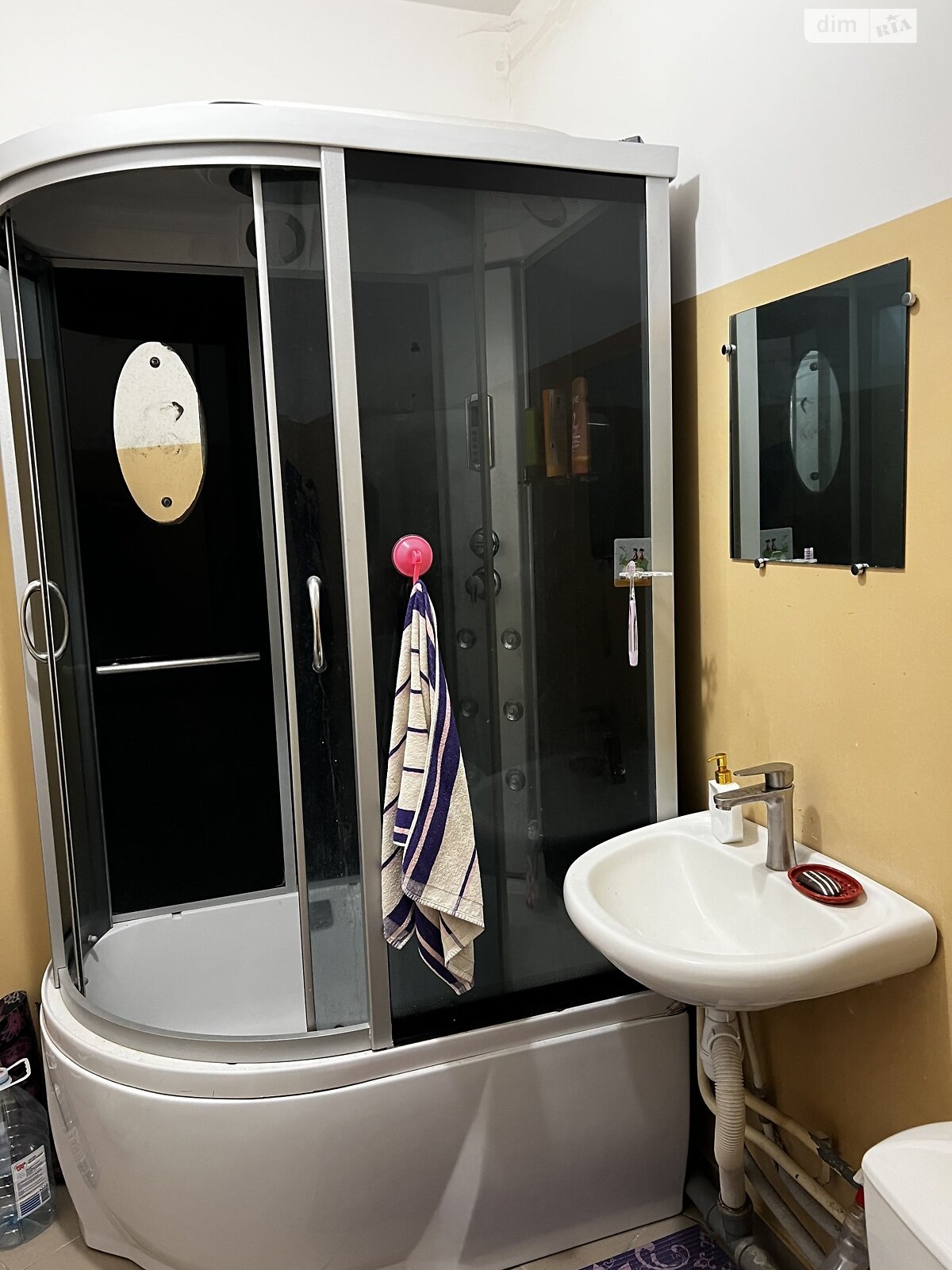 Продажа трехкомнатной квартиры в Василькове, на ул. Первого Мая 12/1, фото 1 Продажа трехкомнатной квартиры в Василькове, на ул. Первого Мая 12/1, фото 1