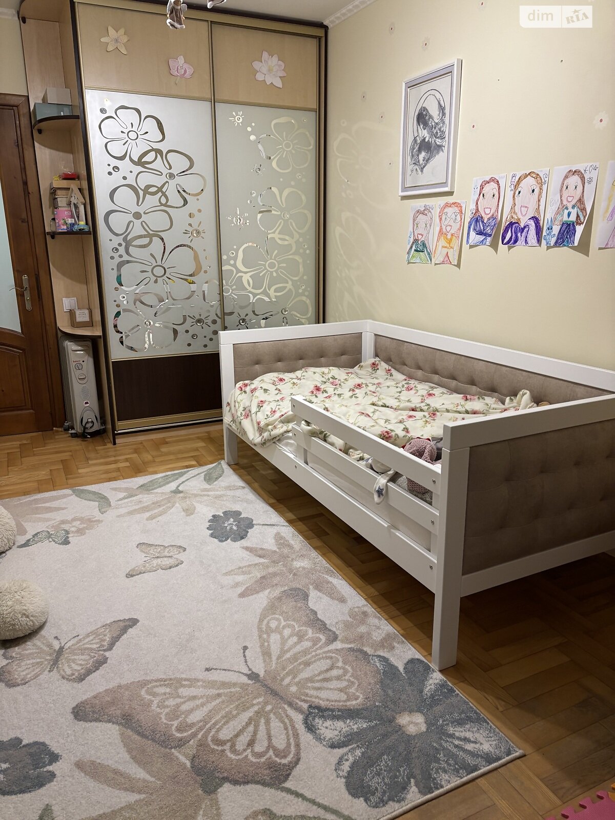 Продажа трехкомнатной квартиры в Великой Березовице, на ул. Микулинецкая, фото 1 Продажа трехкомнатной квартиры в Великой Березовице, на ул. Микулинецкая, фото 1