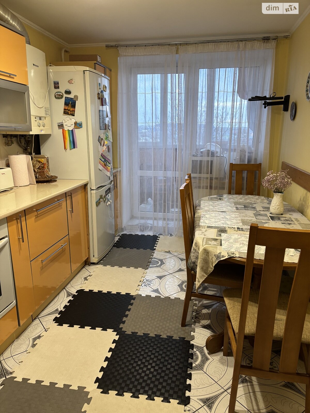 Продажа трехкомнатной квартиры в Великой Березовице, на ул. Микулинецкая, фото 1 Продажа трехкомнатной квартиры в Великой Березовице, на ул. Микулинецкая, фото 1