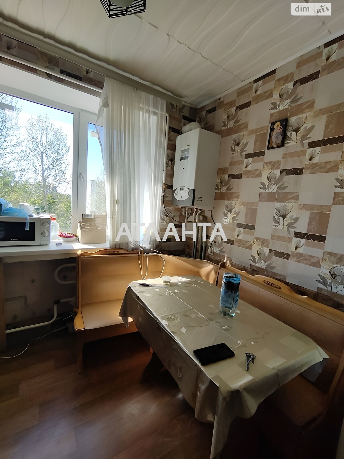 Продажа трехкомнатной квартиры в Великодолинском, на ул. Энтузиастов, фото 1 Продажа трехкомнатной квартиры в Великодолинском, на ул. Энтузиастов, фото 1