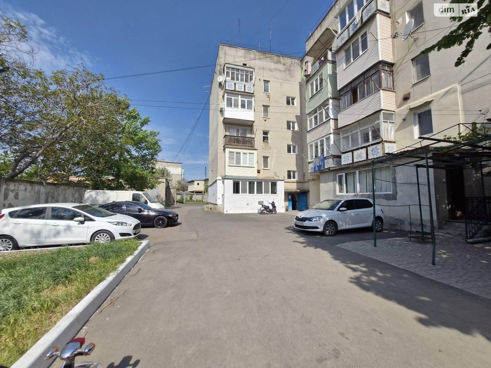Продажа трехкомнатной квартиры в Великодолинском, на ул. Энтузиастов, фото 1 Продажа трехкомнатной квартиры в Великодолинском, на ул. Энтузиастов, фото 1