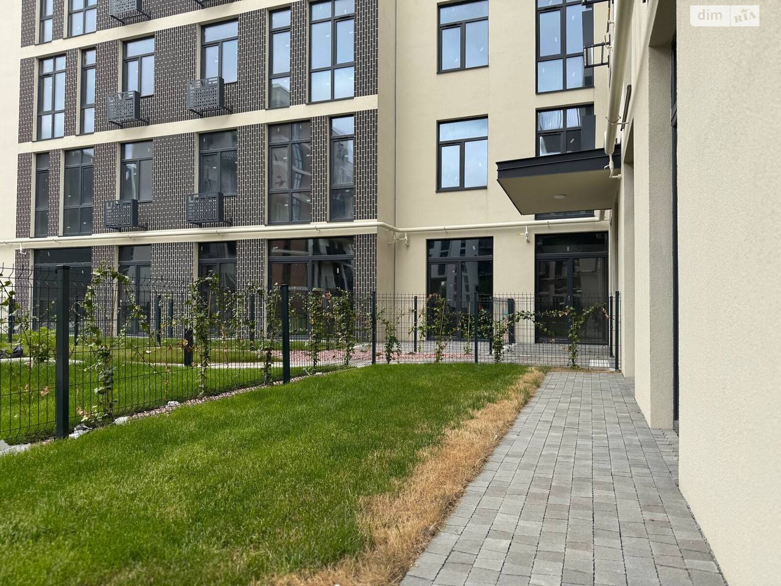 Продажа двухкомнатной квартиры в Винниках, на ул. Галицкая 3 корпус 8, район Лычаковский фото 1 Продажа двухкомнатной квартиры в Винниках, на ул. Галицкая 3 корпус 8, район Лычаковский фото 1