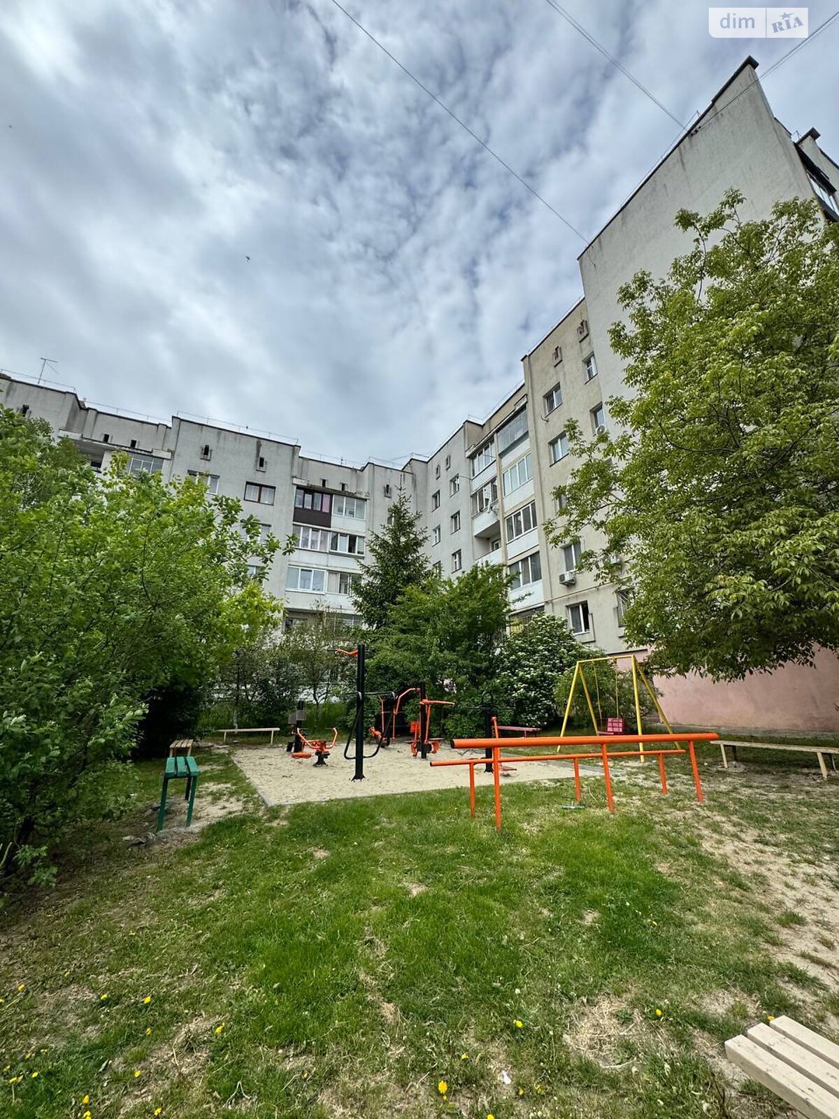 Продажа трехкомнатной квартиры в Винниках, на ул. Ивасюка 21, район Лычаковский фото 1 Продажа трехкомнатной квартиры в Винниках, на ул. Ивасюка 21, район Лычаковский фото 1