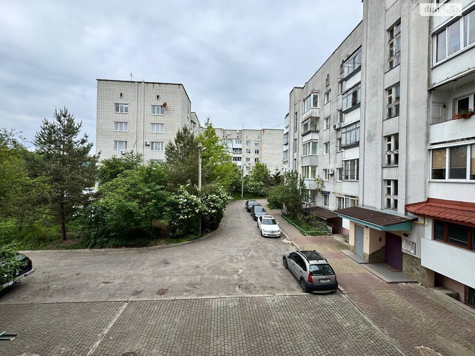 Продажа трехкомнатной квартиры в Винниках, на ул. Ивасюка 21, район Лычаковский фото 1 Продажа трехкомнатной квартиры в Винниках, на ул. Ивасюка 21, район Лычаковский фото 1