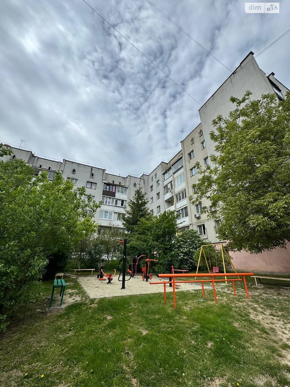 Продажа трехкомнатной квартиры в Винниках, на ул. Ивасюка, район Лычаковский фото 1 Продажа трехкомнатной квартиры в Винниках, на ул. Ивасюка, район Лычаковский фото 1
