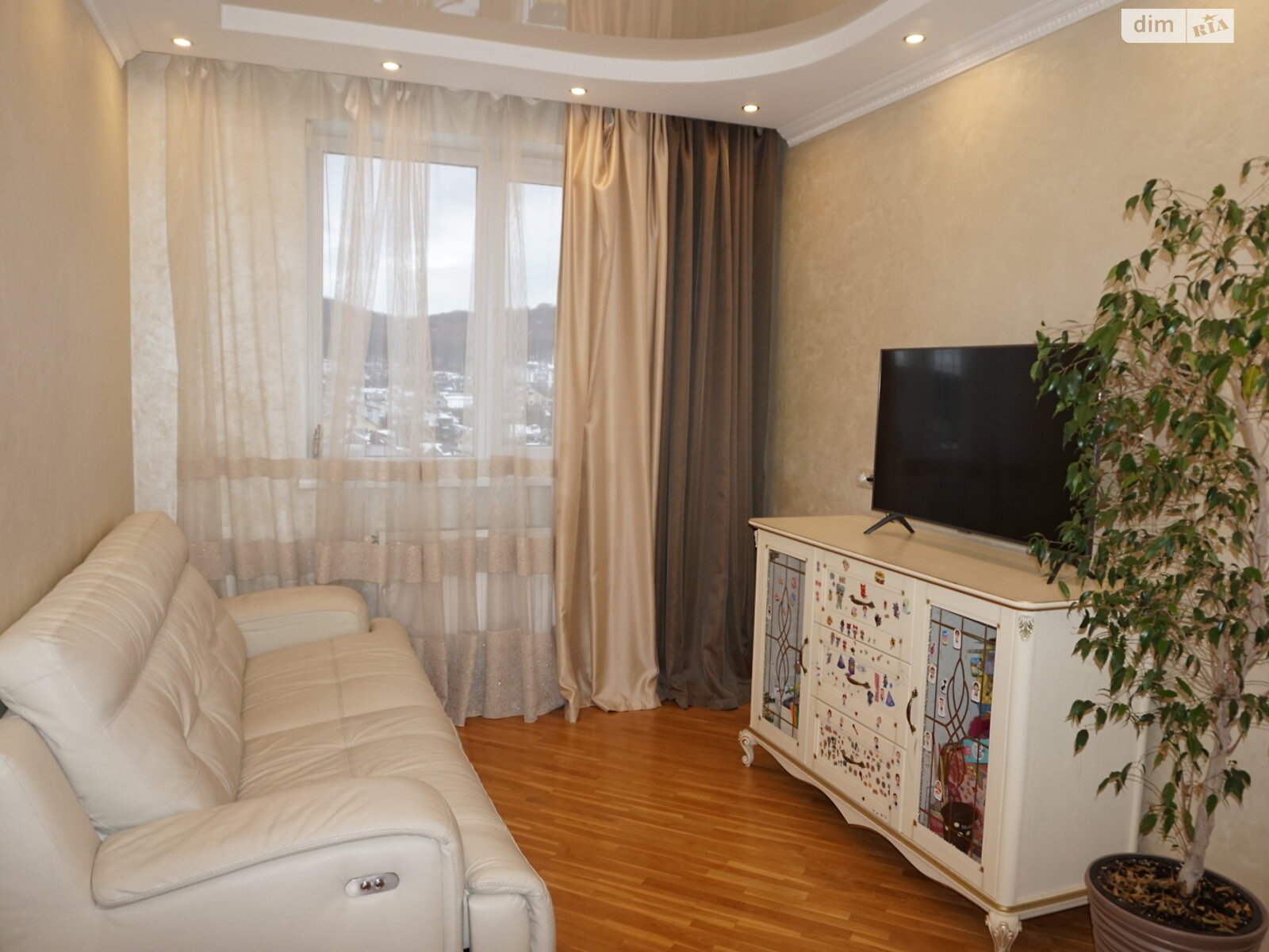 Продажа четырехкомнатной квартиры в Винниках, на ул. Сухомлинского, фото 1