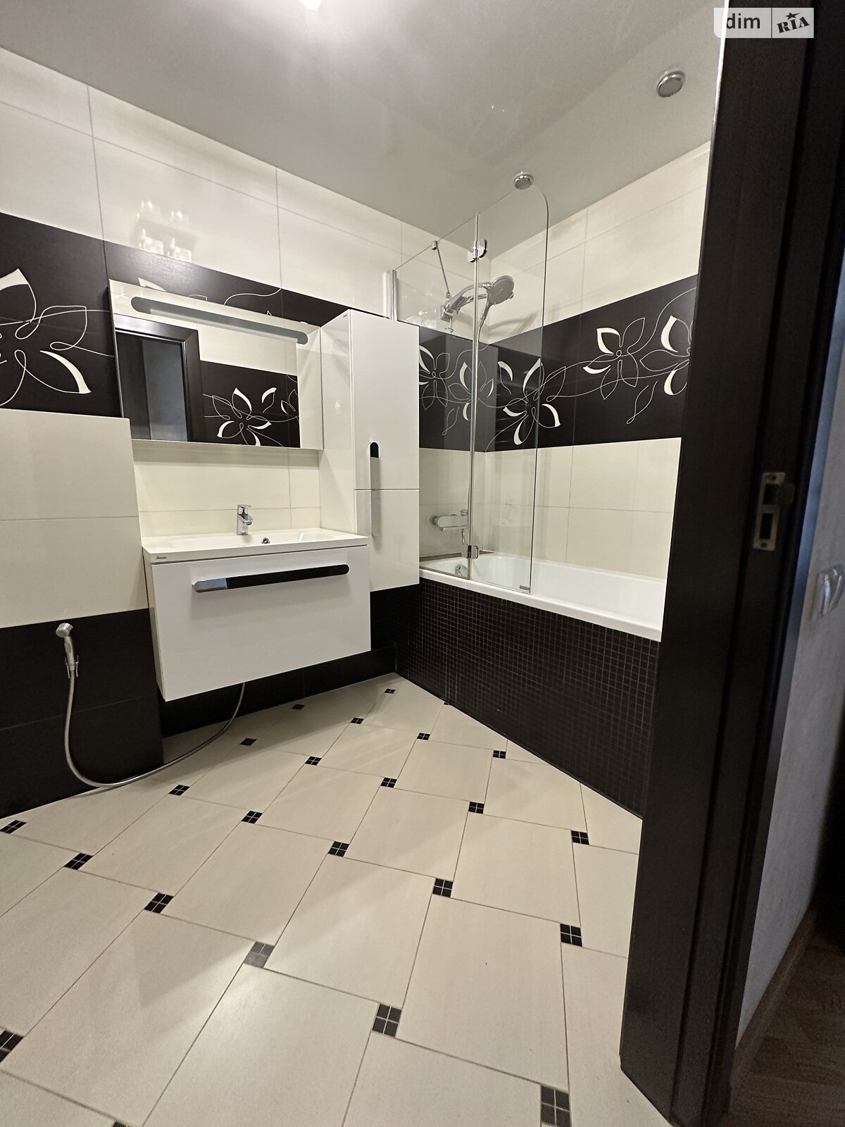 Продаж трикімнатної квартири в Вінниці, на вул. Миколаївська 16, район Академічний фото 1 Продаж трикімнатної квартири в Вінниці, на вул. Миколаївська 16, район Академічний фото 1