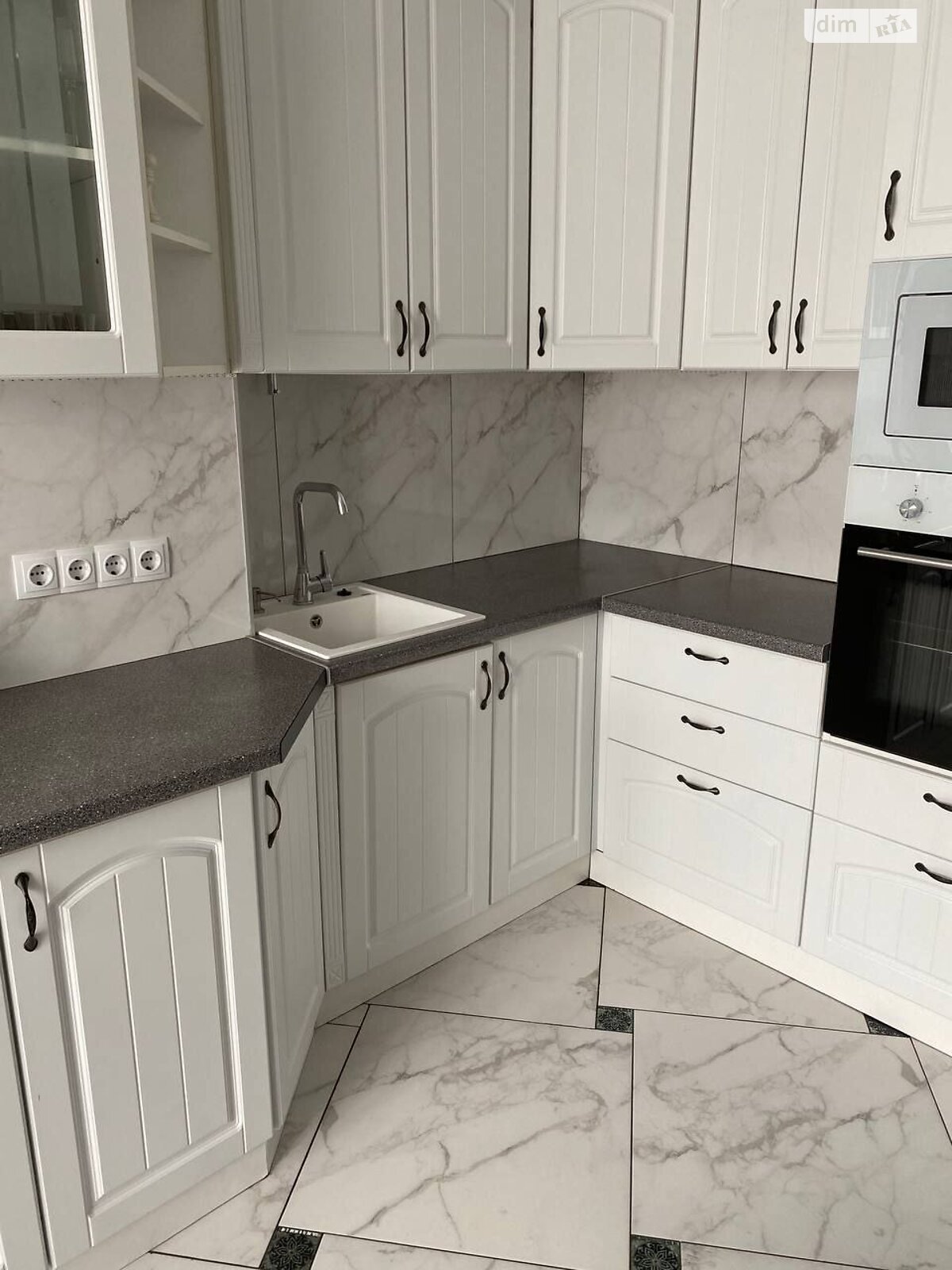 Продажа трехкомнатной квартиры в Виннице, на просп. Коцюбинского 43Б, район Ближнее замостье фото 1 Продажа трехкомнатной квартиры в Виннице, на просп. Коцюбинского 43Б, район Ближнее замостье фото 1