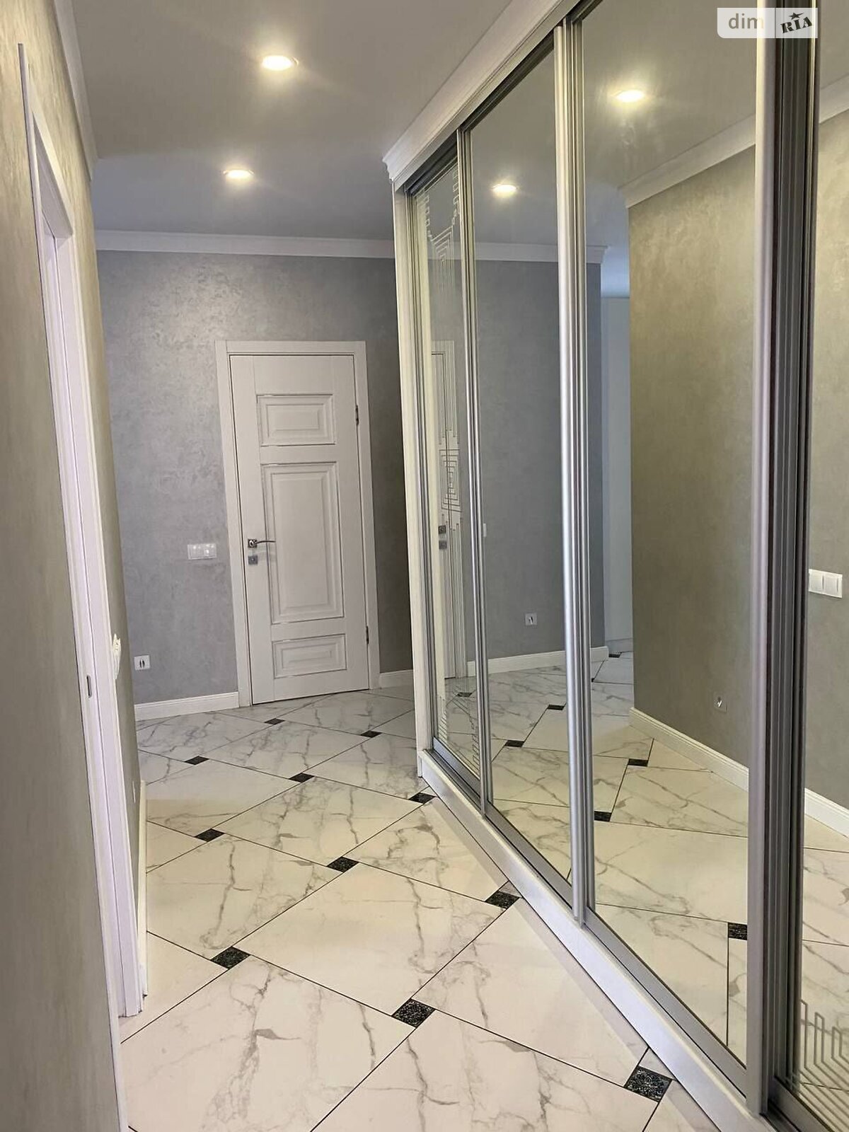 Продажа трехкомнатной квартиры в Виннице, на просп. Коцюбинского 43Б, район Ближнее замостье фото 1 Продажа трехкомнатной квартиры в Виннице, на просп. Коцюбинского 43Б, район Ближнее замостье фото 1