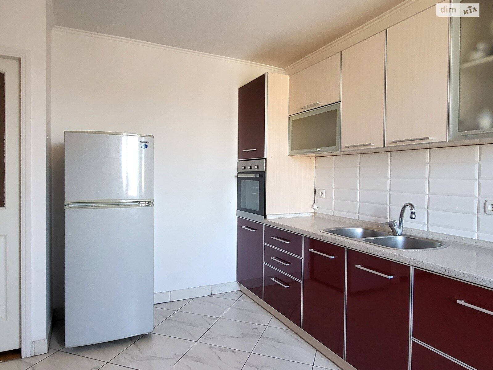 Продажа трехкомнатной квартиры в Виннице, на ул. Острожского 59, район Ближнее замостье фото 1 Продажа трехкомнатной квартиры в Виннице, на ул. Острожского 59, район Ближнее замостье фото 1