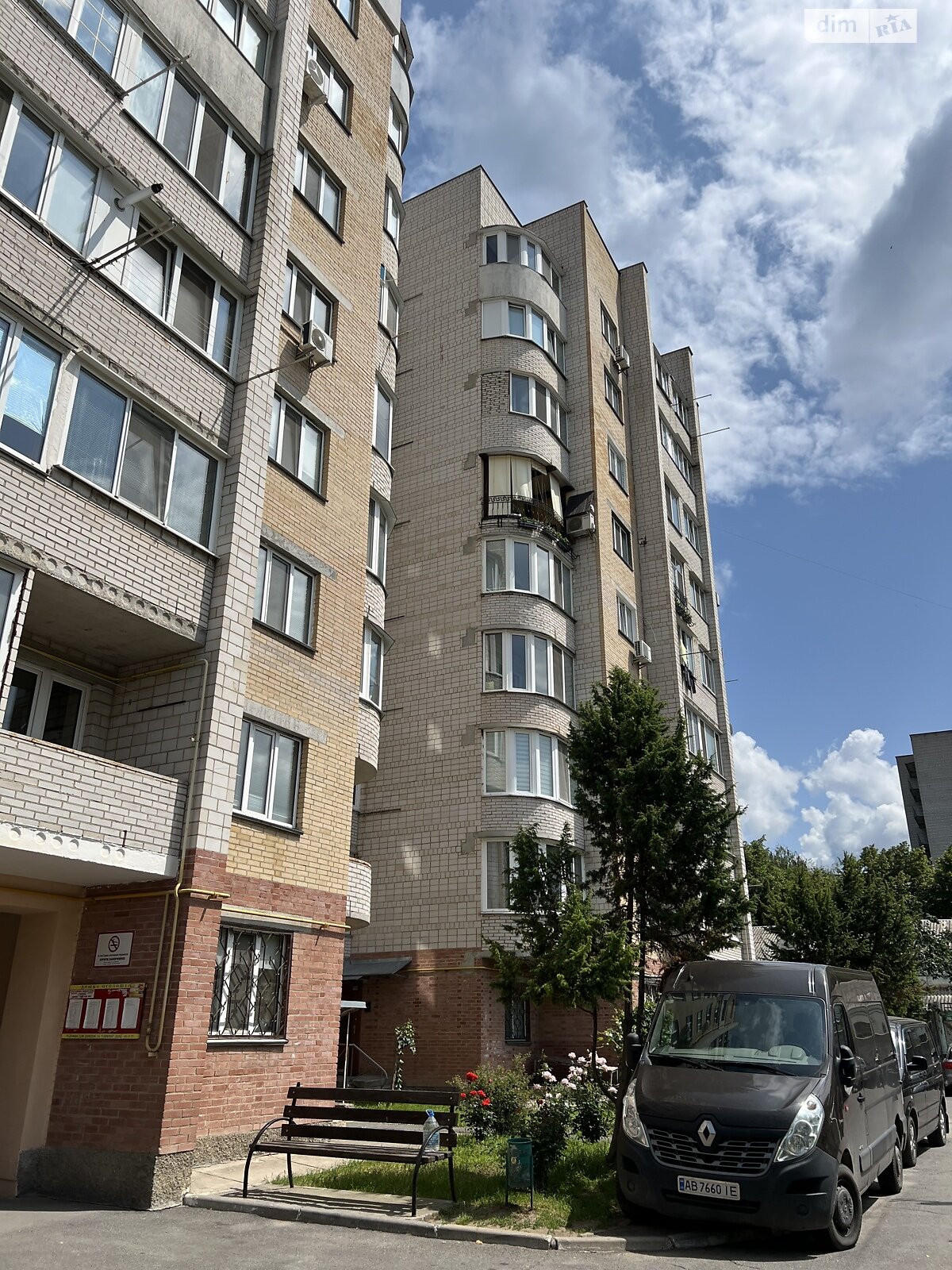 Продаж трикімнатної квартири в Вінниці, на вул. Острозького 39, район Ближнє замостя фото 1 Продаж трикімнатної квартири в Вінниці, на вул. Острозького 39, район Ближнє замостя фото 1