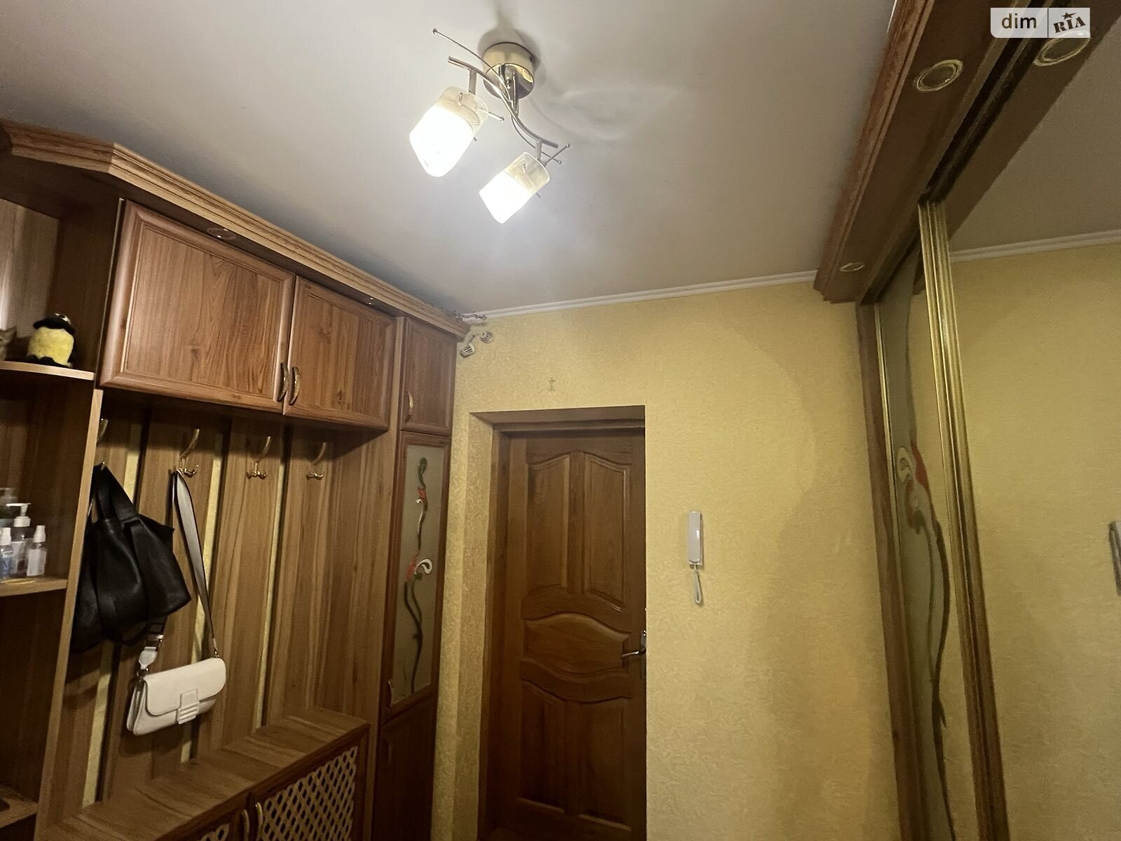 Продаж двокімнатної квартири в Вінниці, на пл. Привокзальна, район Ближнє замостя фото 1 Продаж двокімнатної квартири в Вінниці, на пл. Привокзальна, район Ближнє замостя фото 1