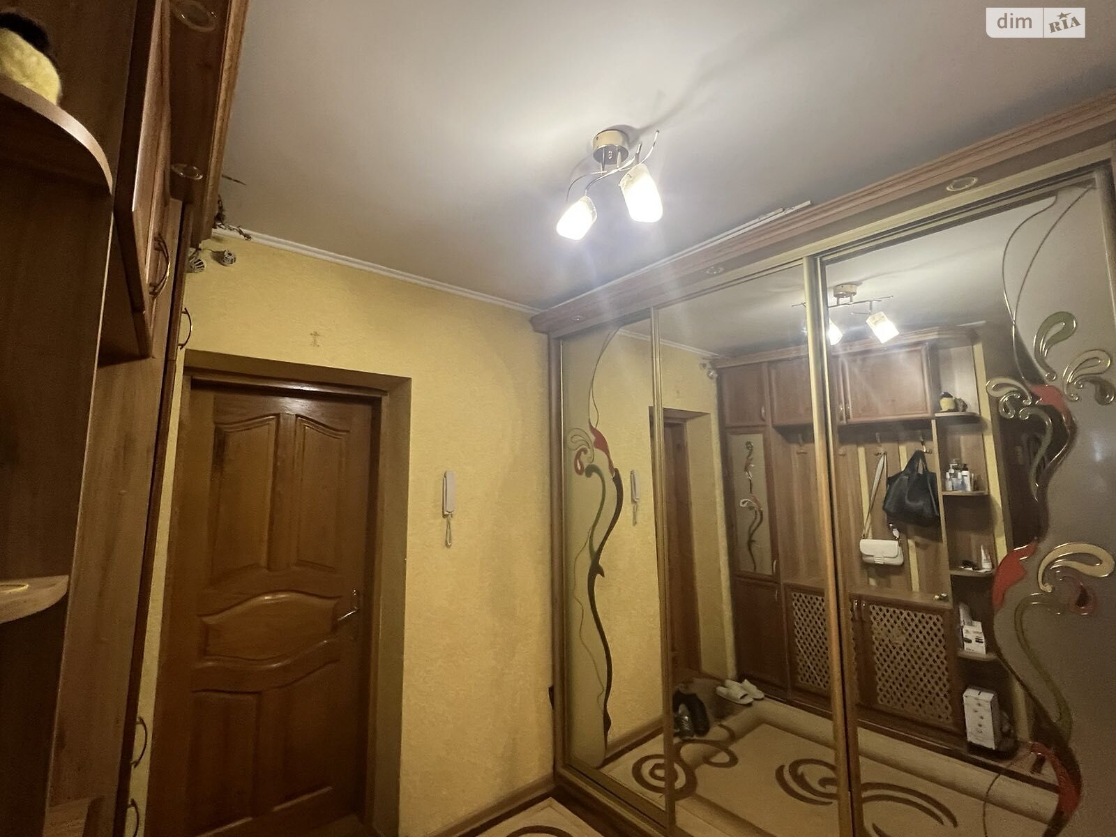 Продаж двокімнатної квартири в Вінниці, на пл. Привокзальна, район Ближнє замостя фото 1 Продаж двокімнатної квартири в Вінниці, на пл. Привокзальна, район Ближнє замостя фото 1