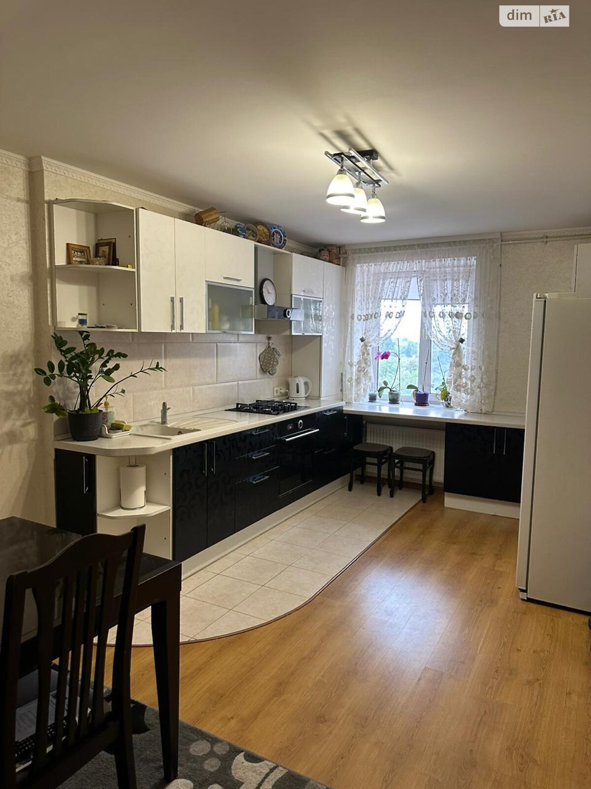 Продажа трехкомнатной квартиры в Виннице, на просп. Юности 6А, район Вишенка фото 1 Продажа трехкомнатной квартиры в Виннице, на просп. Юности 6А, район Вишенка фото 1