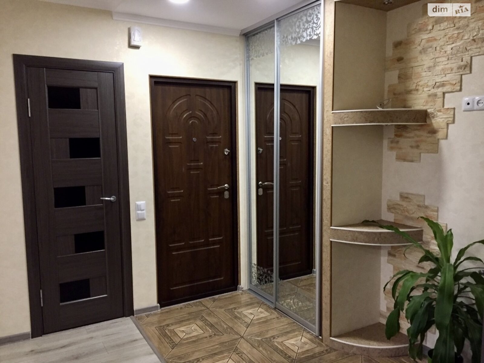 Продажа трехкомнатной квартиры в Виннице, на ул. Пирогова, район Подолье фото 1 Продажа трехкомнатной квартиры в Виннице, на ул. Пирогова, район Подолье фото 1