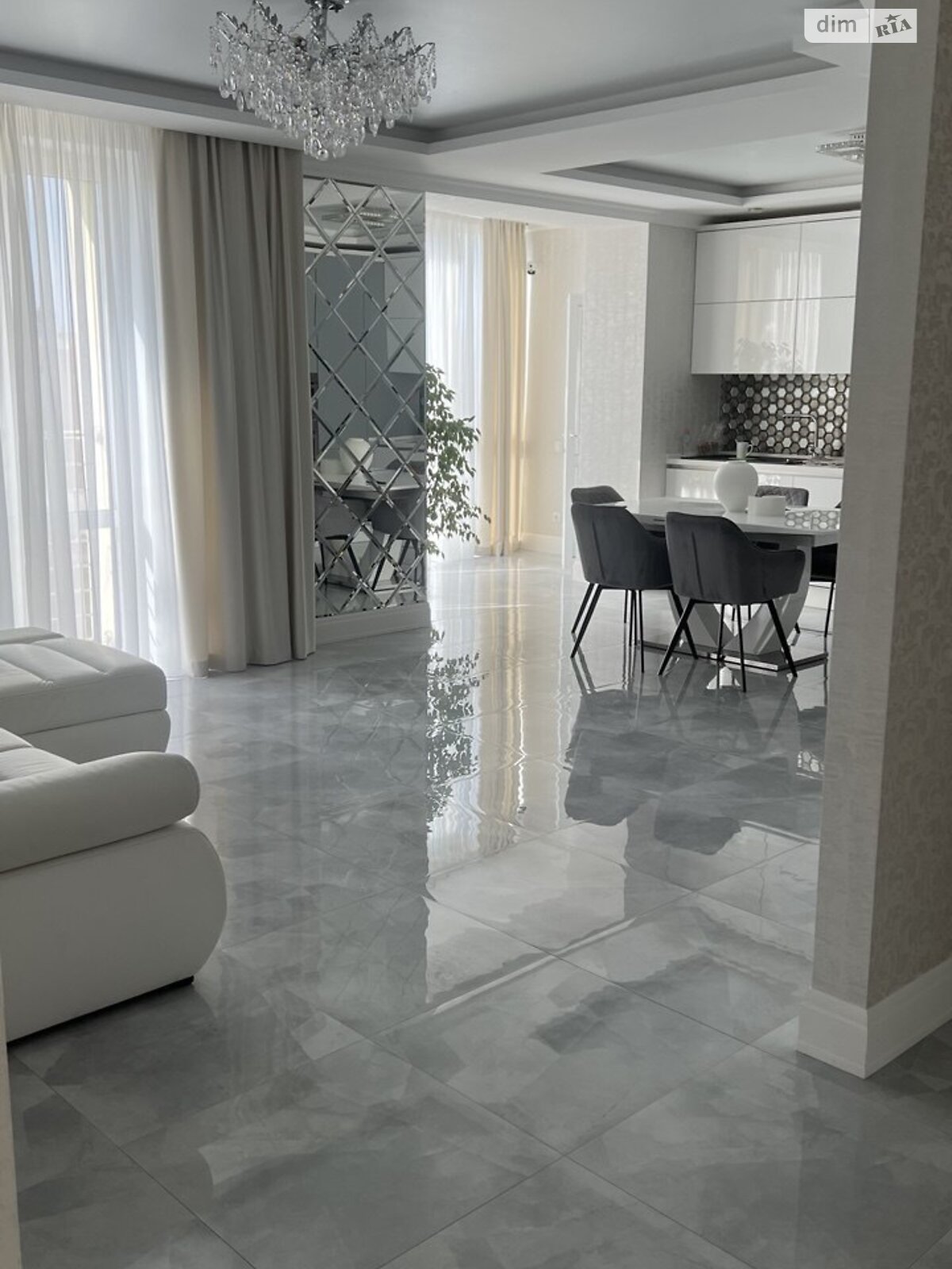 Продажа трехкомнатной квартиры в Виннице, на ул. Зодчих 19, кв. 105, район Подолье фото 1