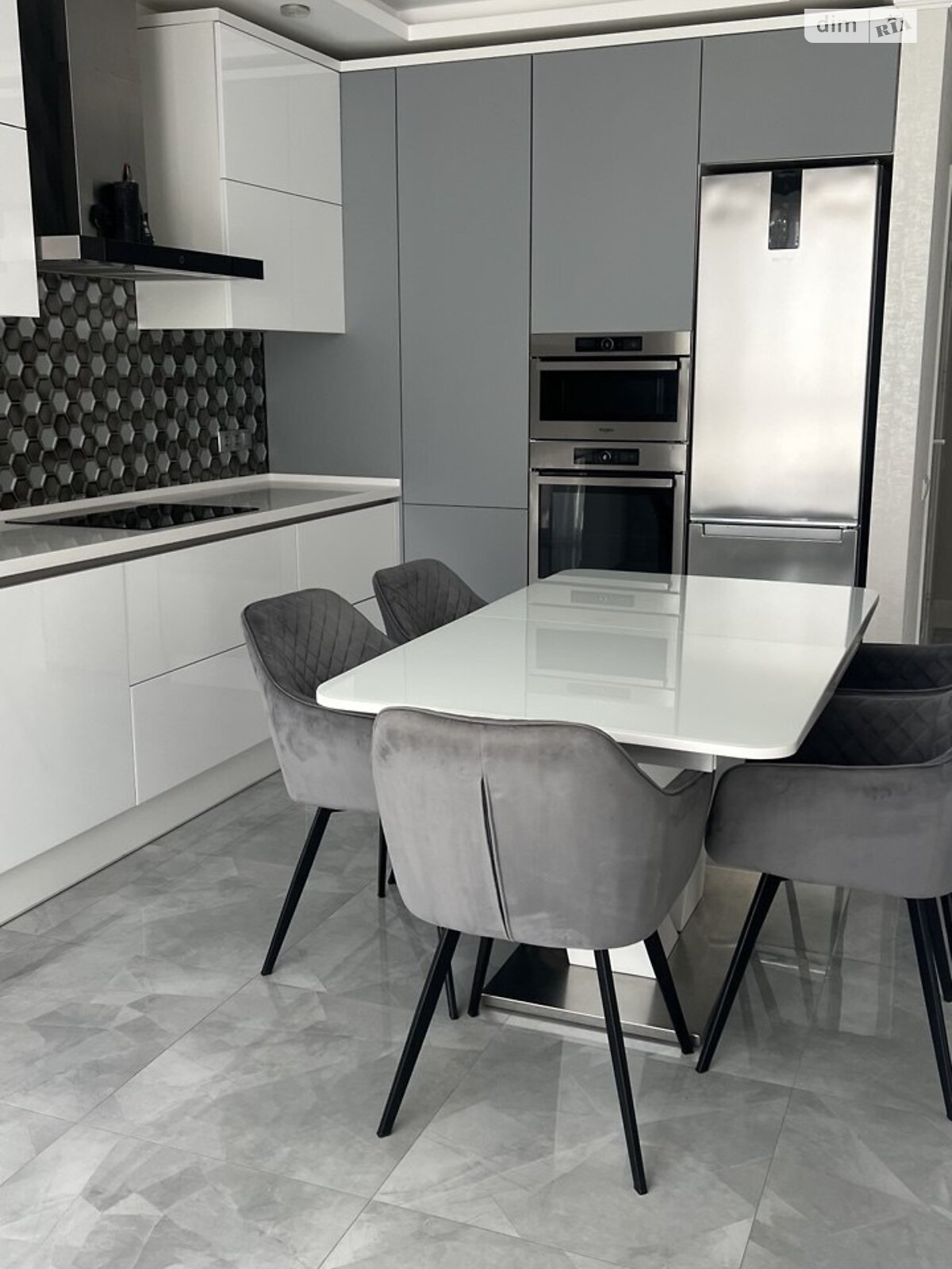 Продажа трехкомнатной квартиры в Виннице, на ул. Зодчих 19, кв. 105, район Подолье фото 1