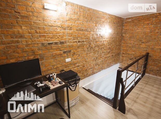 Продажа трехкомнатной квартиры в Виннице, на пер. Средний, район Славянка фото 1 Продажа трехкомнатной квартиры в Виннице, на пер. Средний, район Славянка фото 1