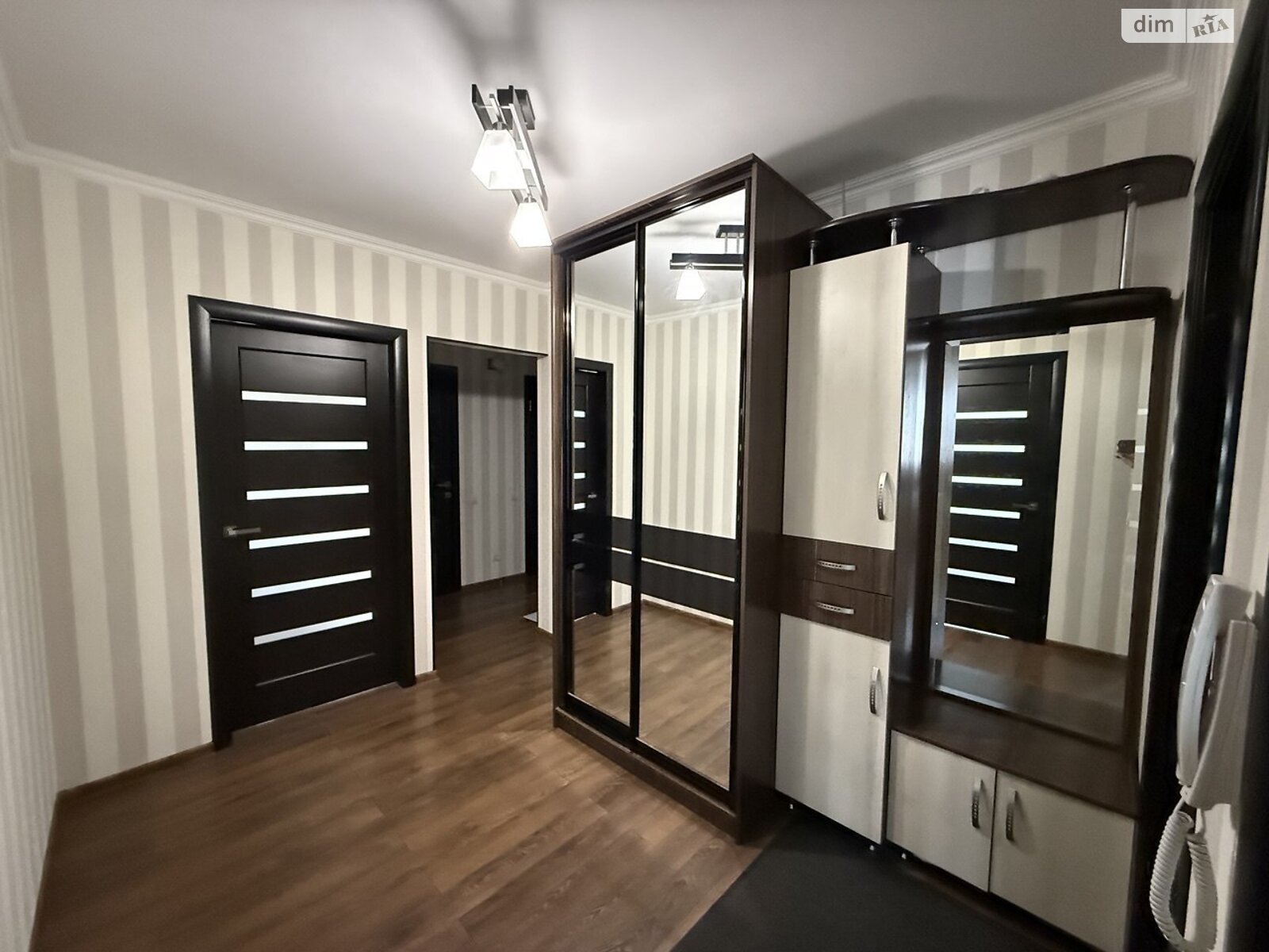 Продаж трикімнатної квартири в Вінниці, на вул. Лялі Ратушної, район Слов'янка фото 1 Продаж трикімнатної квартири в Вінниці, на вул. Лялі Ратушної, район Слов'янка фото 1