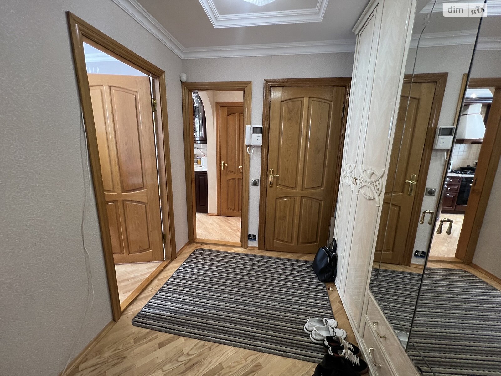 Продаж трикімнатної квартири в Вінниці, на вул. Лялі Ратушної, район Слов'янка фото 1 Продаж трикімнатної квартири в Вінниці, на вул. Лялі Ратушної, район Слов'янка фото 1