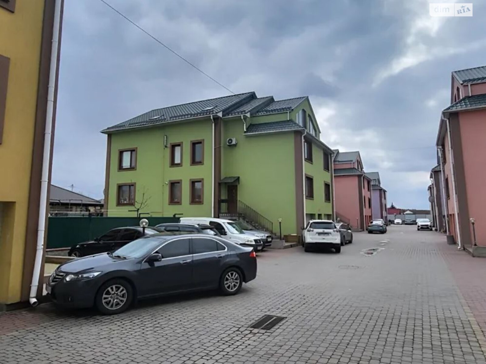 Продаж трикімнатної квартири в Вінниці, на пл. Северина Наливайка, район Староміський фото 1 Продаж трикімнатної квартири в Вінниці, на пл. Северина Наливайка, район Староміський фото 1