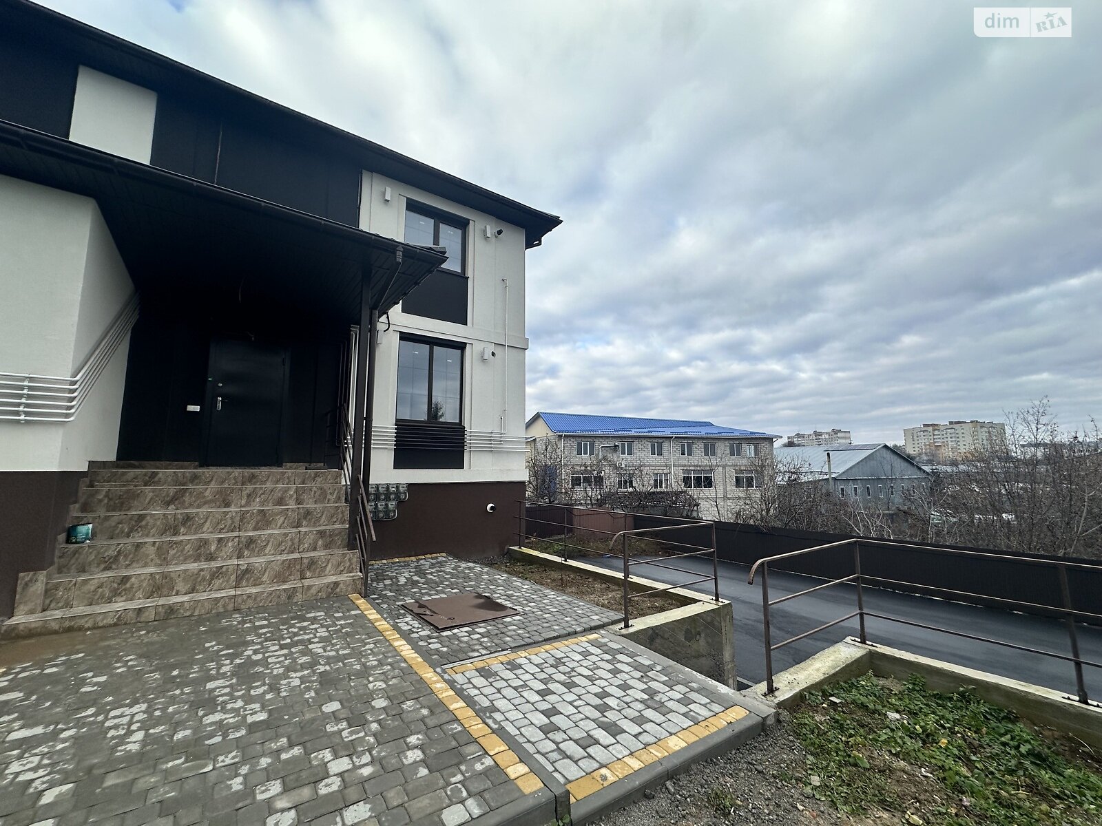 Продаж однокімнатної квартири в Вінниці, на вул. Братів Котенків 5, район Старе місто фото 1